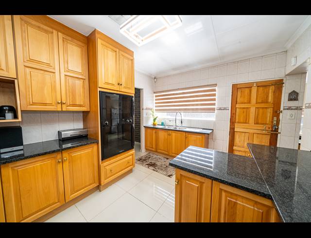 4 BEDROOM FREESTANDING FOR SALE IN FARRARMERE